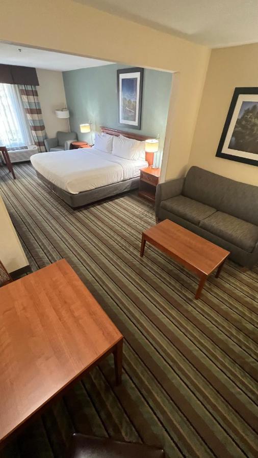 Holiday Inn Express & Suites Salamanca, An Ihg Hotel 外观 照片