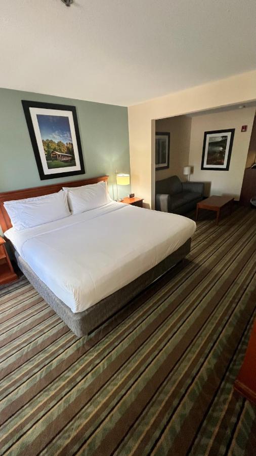 Holiday Inn Express & Suites Salamanca, An Ihg Hotel 外观 照片